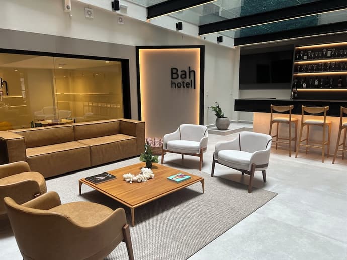 Bah Hotel, Primary image