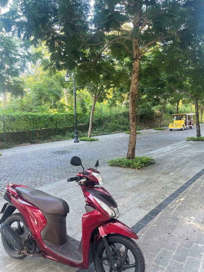 Triland Hillside, Primary image