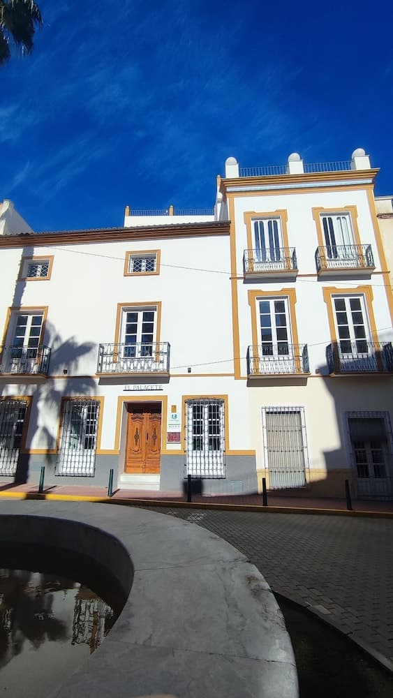 El Palacete de Cuevas, Primary image