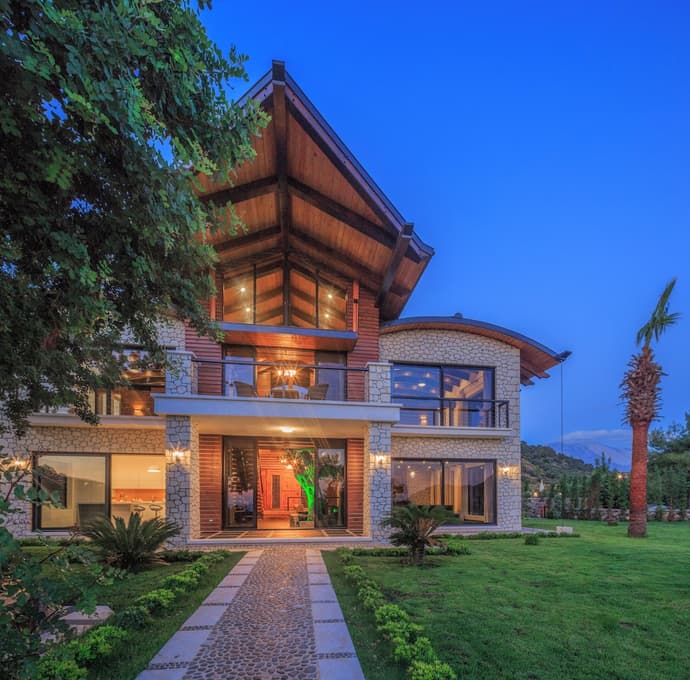 Gökçe Villa, Primary image