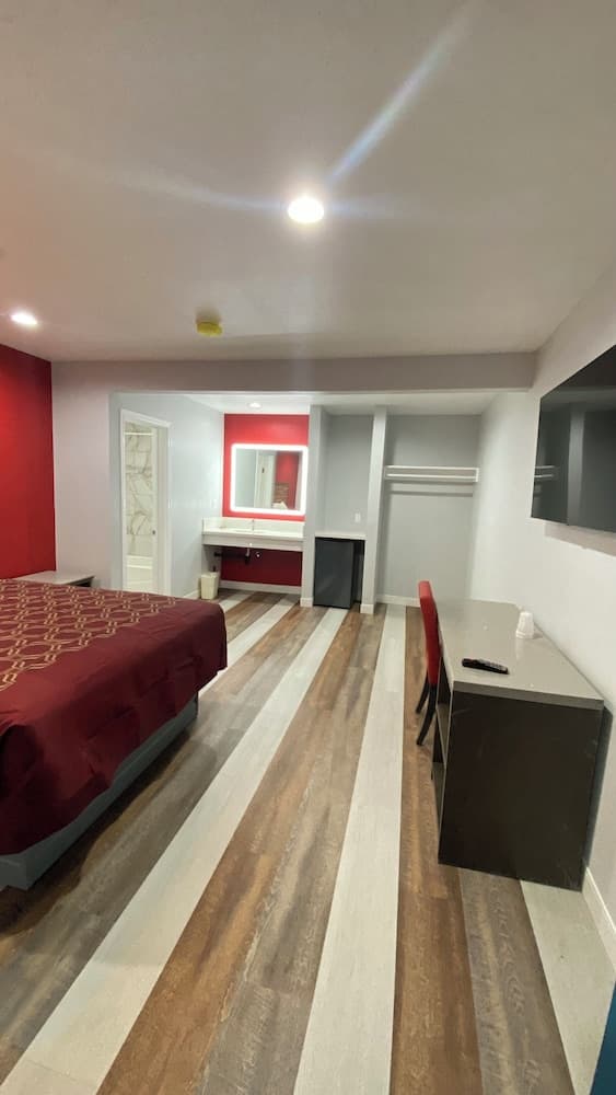 plaza inn motel, Primary image