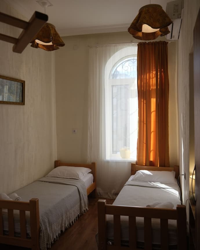 Hotel 1870, Primary image