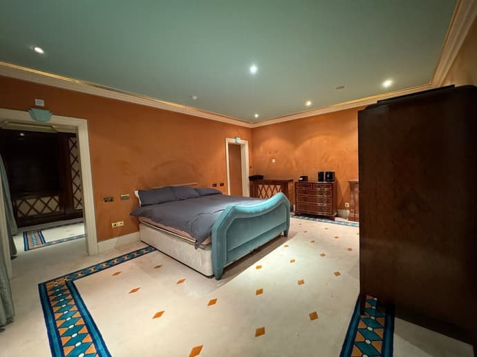 The Bishop, Primary image