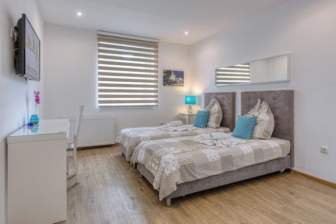 Touch Down Motel, Primary image