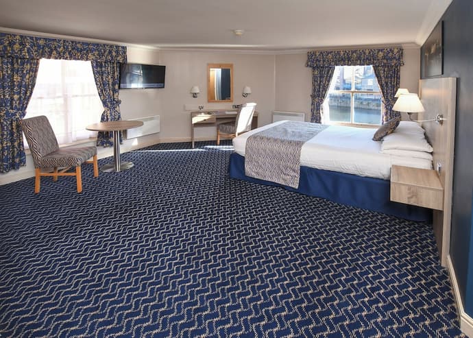 The Queens Hotel & Victoria Cloisters, Primary image