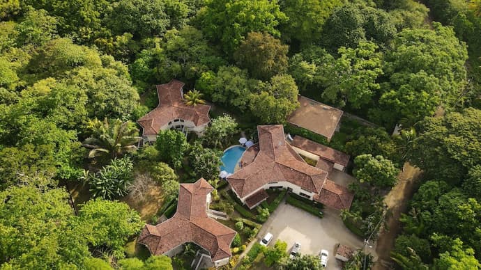 The Hideaway Hotel, Primary image