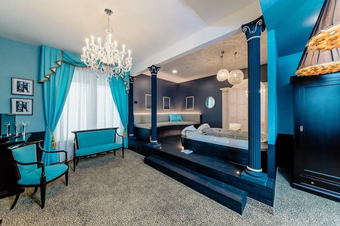 Diamante Mhotel, Primary image