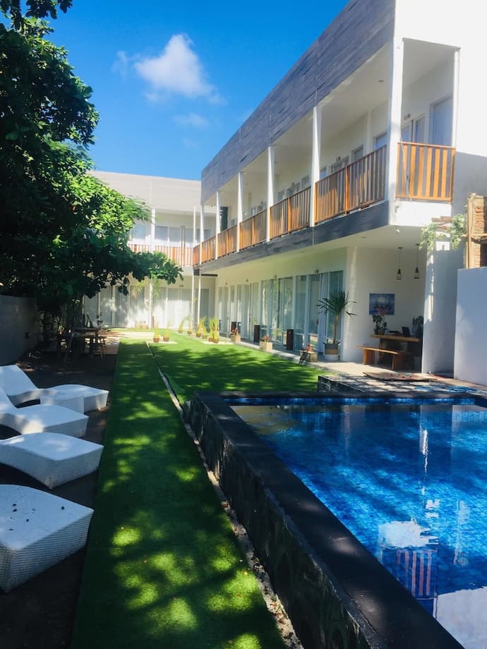 Dejavu Hotel, Primary image