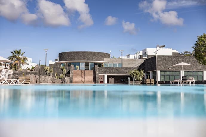 Caybeach Papagayos, Primary image