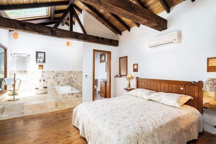 Ephesus Lodge, Primary image