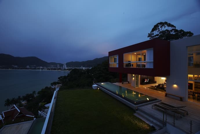 Jirana Patong, Primary image