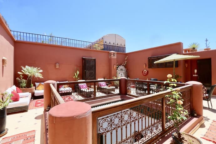 Dar Pamella, Primary image