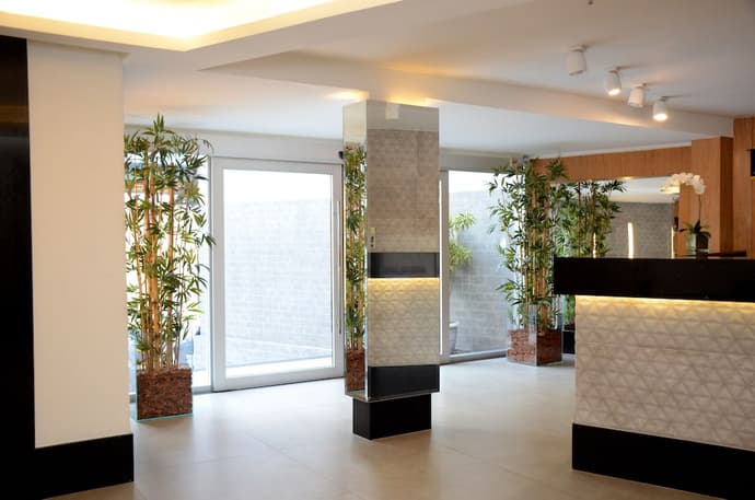 Saionara Hotel, Primary image