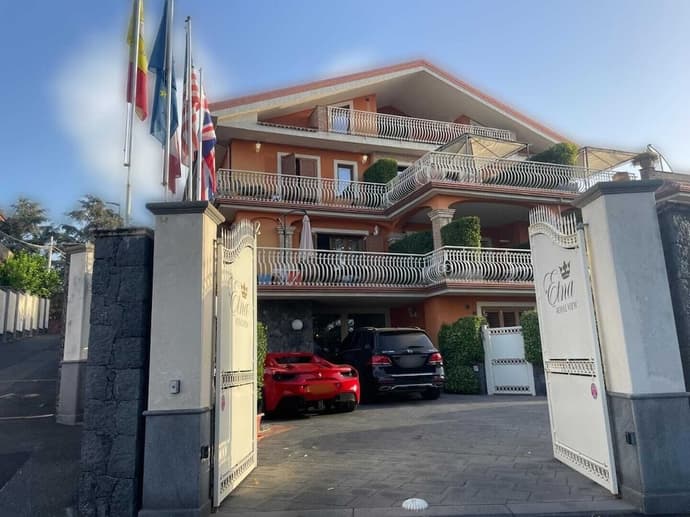 Etna Royal View, Primary image