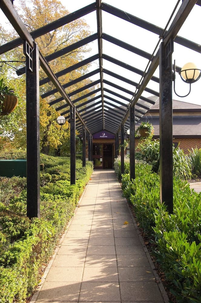 Premier Inn Bracknell Central, Property grounds