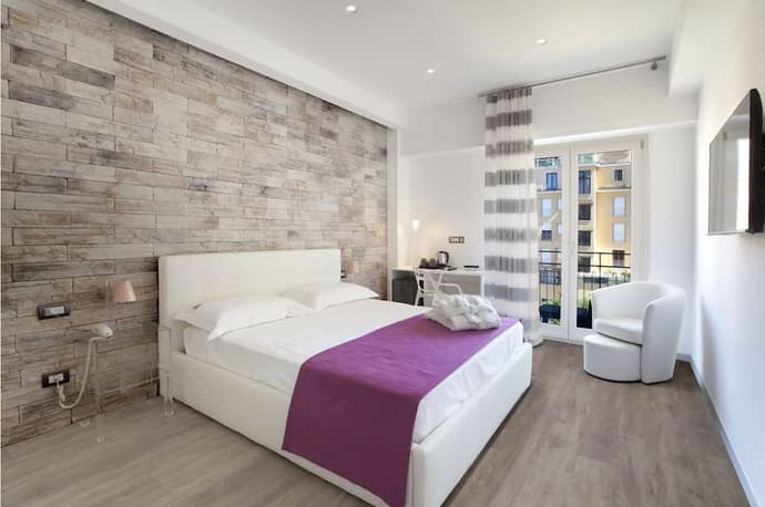 Vhome, Primary image