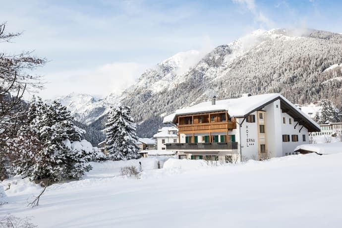 Hotel Erna, Primary image