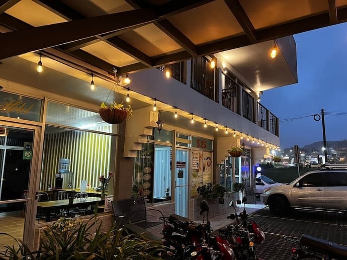 Regina Hotel, Primary image