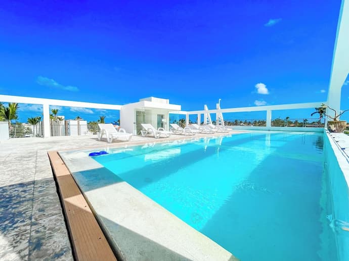 Ducassi Suites Rooftop Pool Beach Club & Spa, 