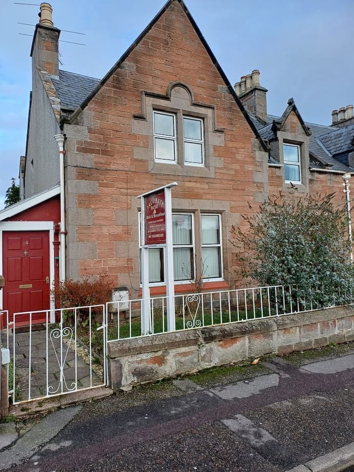 Jacobite Rose, Primary image