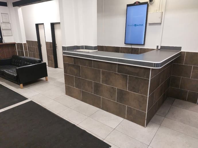 Pension Alpha, Lobby