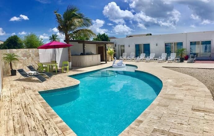 Genesis Apartments, Primary image