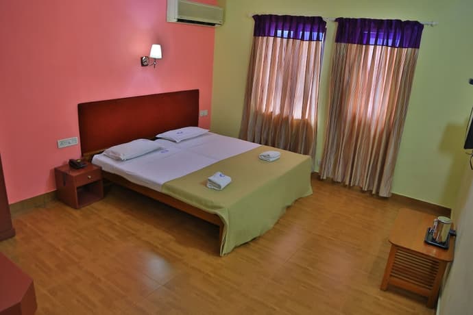 Hotel Srinivas, Primary image