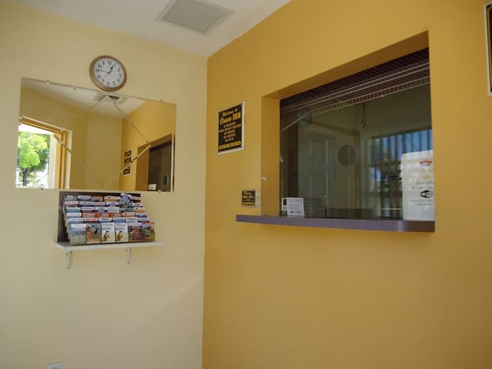 Crown Inn, Interior entrance