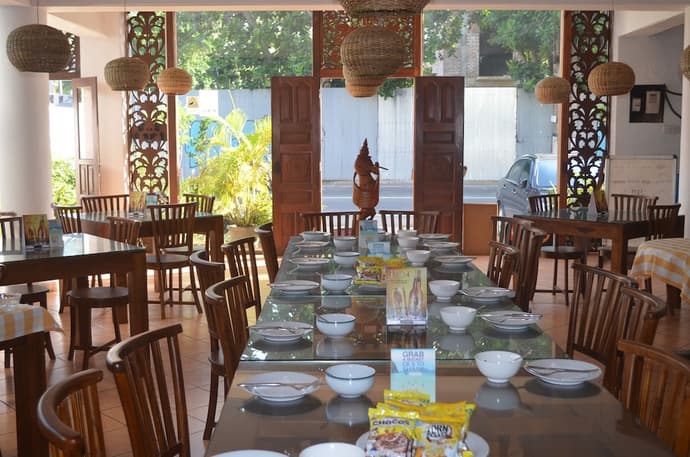 Hotel Paradiso, Primary image