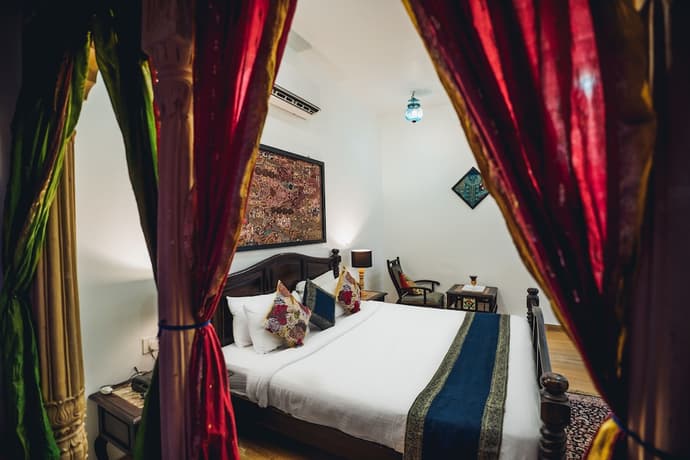 The Golden House, Primary image