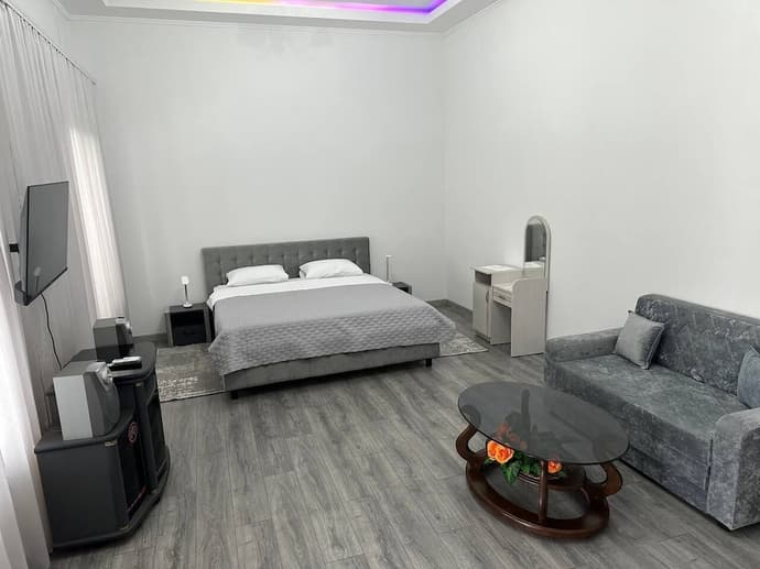 Hotel Lidia, Primary image