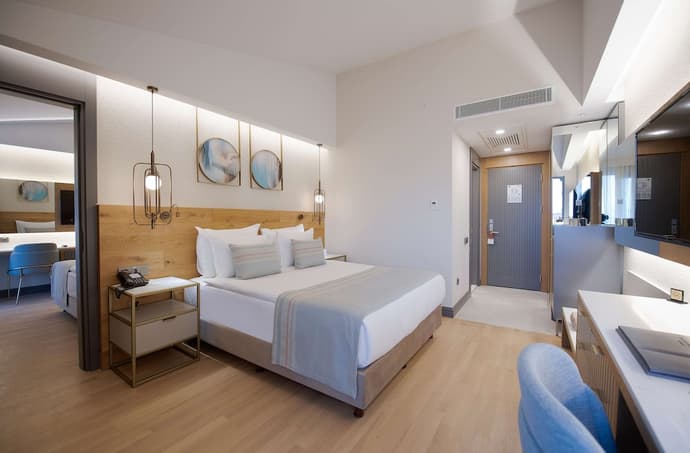 Miramare Beach Hotel, Primary image