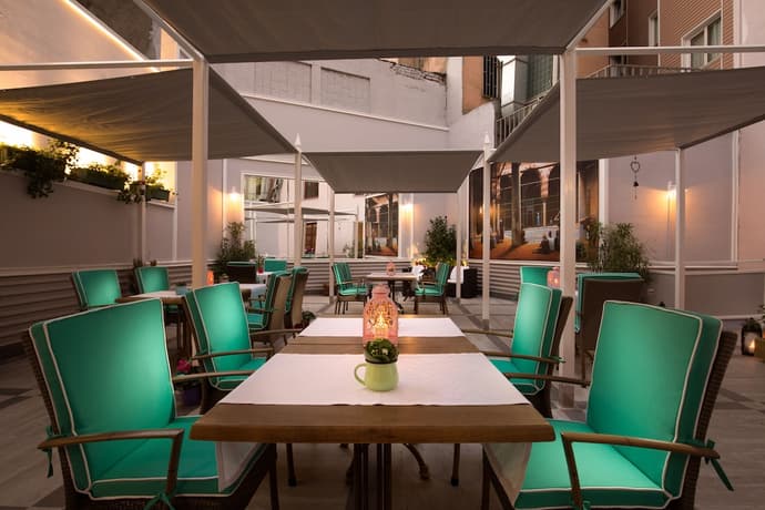 Lalahan, Primary image