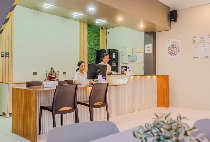 GT Seaside Inn, Reception