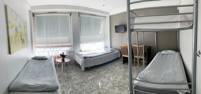 Hostel Harriet, Primary image