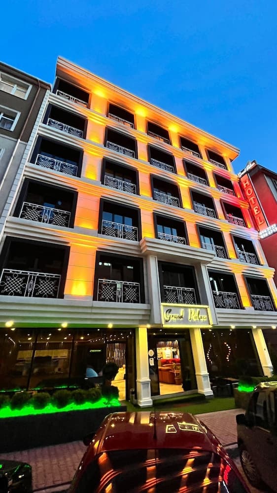 Grand Palace Hotel, Primary image