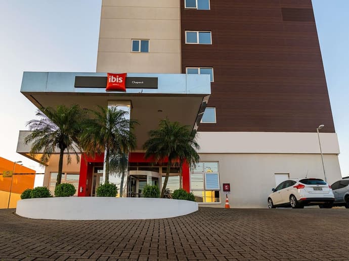 ibis Chapeco, Primary image