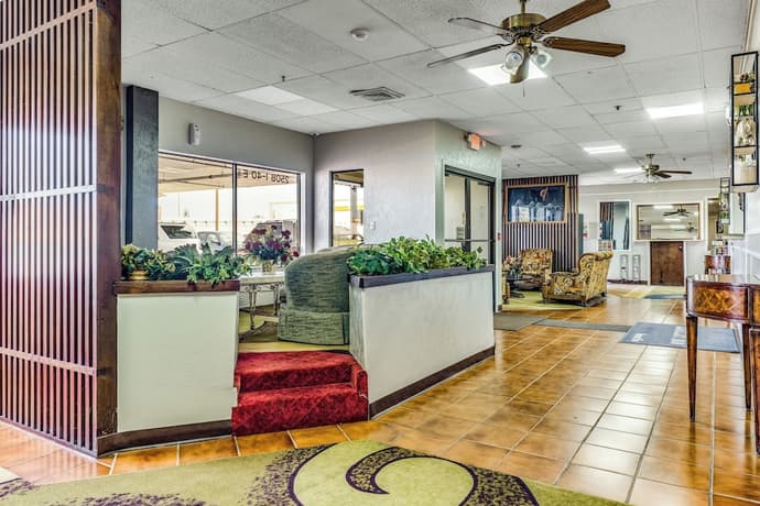 Camelot INN, Primary image