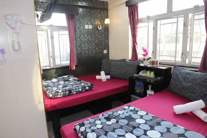 Icon Inn, Primary image