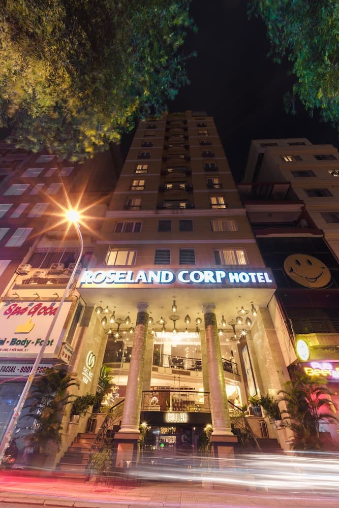 Roseland Corp Hotel, Primary image