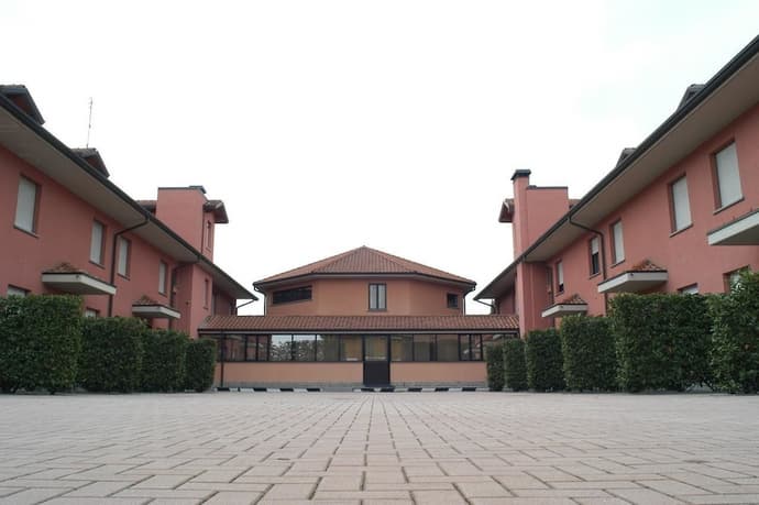 Hotel Motel Europa, Primary image