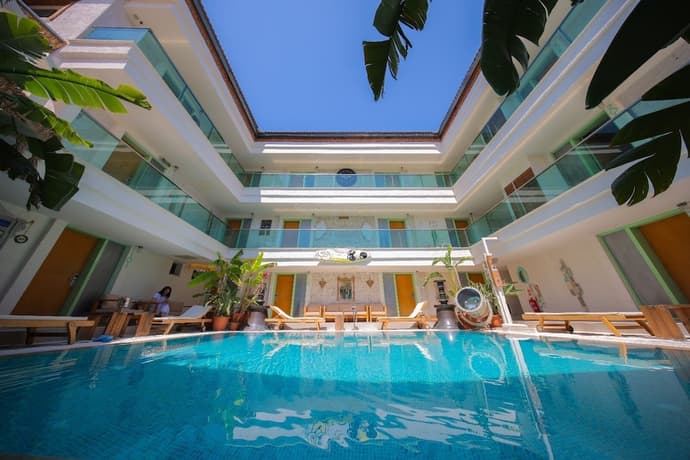 Brera Alacati, Primary image