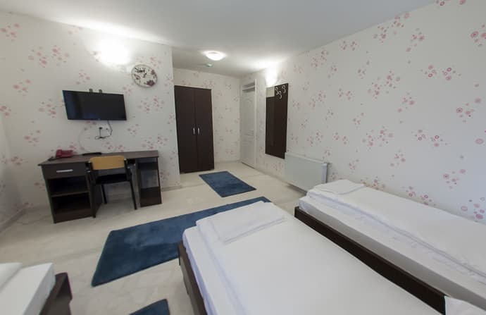 Hayat Hills, Primary image