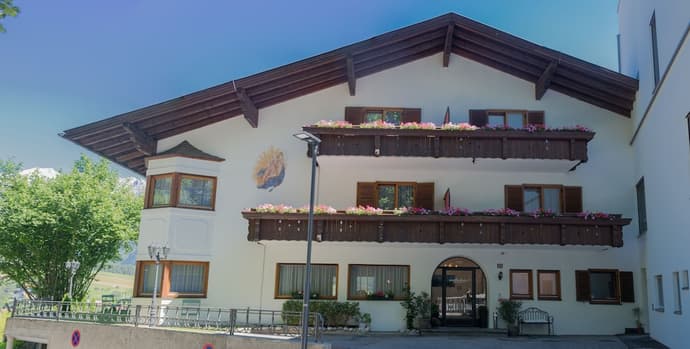 Muttererhof, Primary image