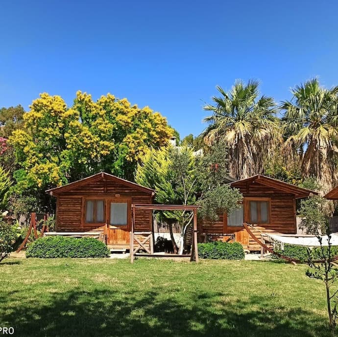 Pitos Bungalows, Primary image