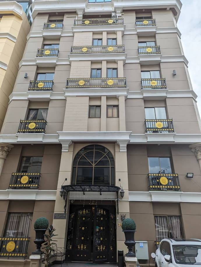 The Star of Sathorn, Primary image