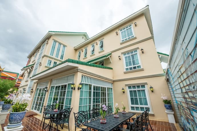 The Orchid House 153, Primary image