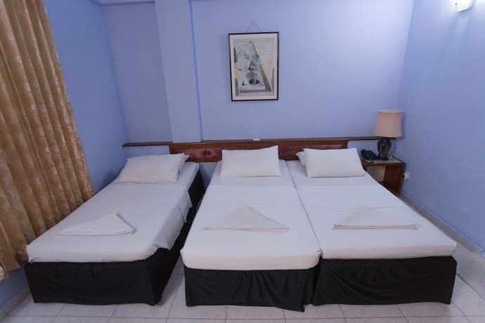 Off Day Inn Hotel, Primary image