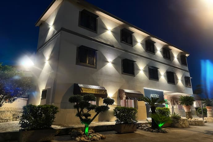 Hotel Martini, Primary image