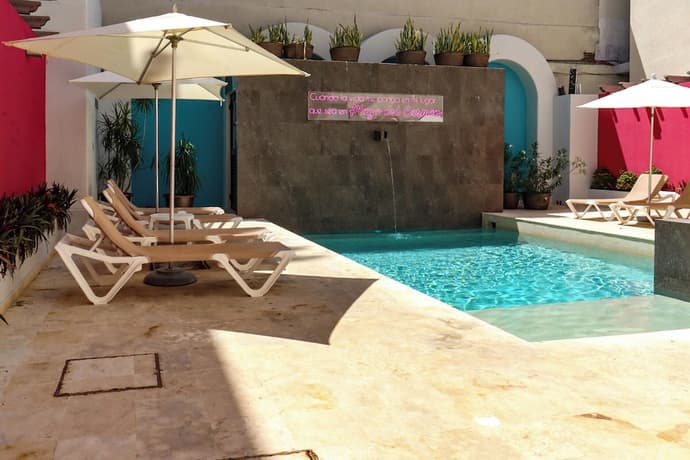 Hotel MX portal maya, Primary image